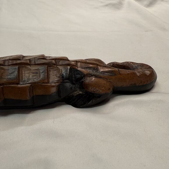 Vintage Hand Carved Mahogany Alligator Wall Hanging Folk Art Crocodile Decor. - Picture 4 of 6